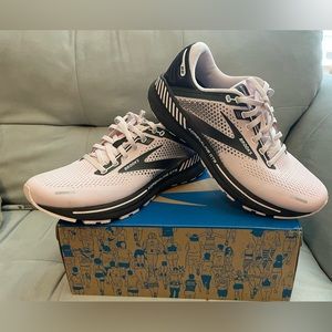 Brooks Adrenaline GTS 22 Women’s Size 10 Pink/Black Running Shoes